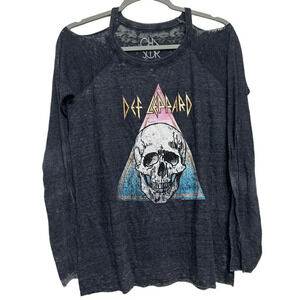 Chaser NWOT’s long sleeve Def-Leopard slub fabric shirt: size medium